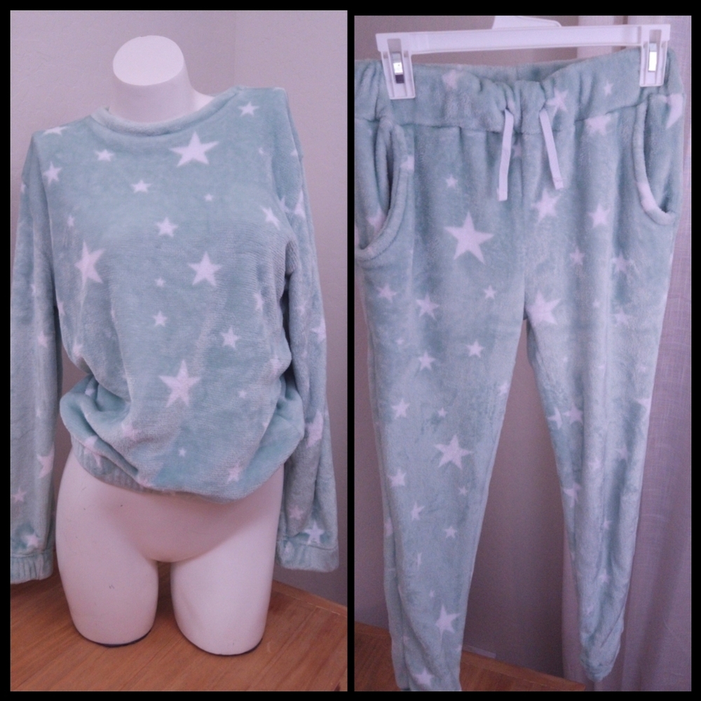2 Piece! Star Print Fuzzy Pajama Set – Size S (Fits Like XS!)– Soft & Cozy